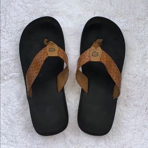 Size 10 Faux Leather Yellow Box Flip Flops